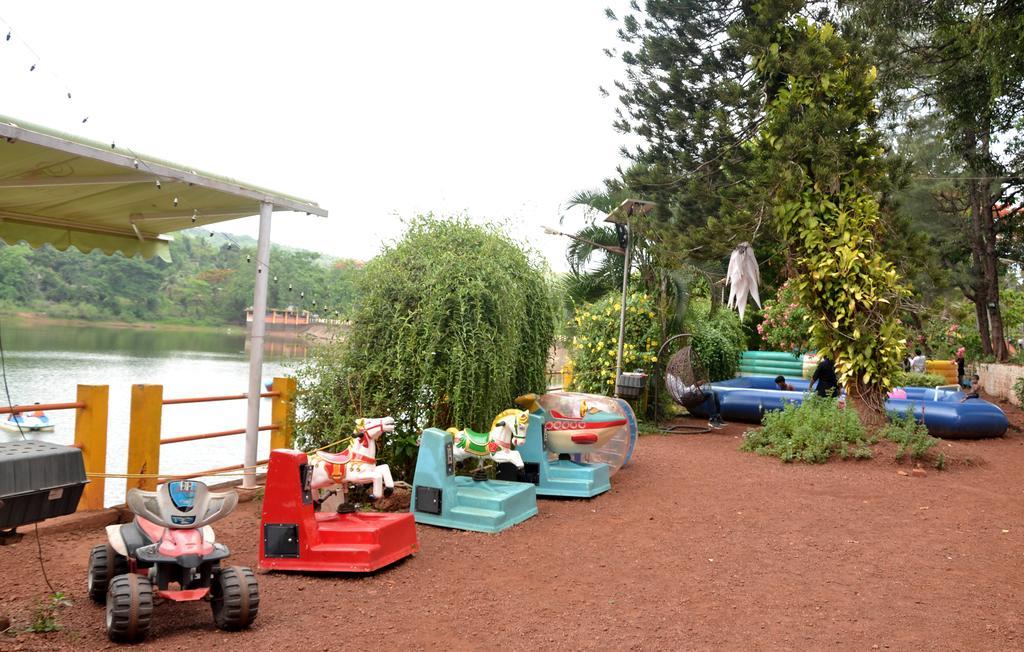 Mayem Lakeview 호텔 Goa 외부 사진