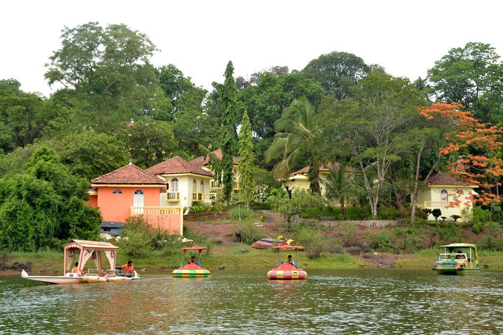 Mayem Lakeview 호텔 Goa 외부 사진