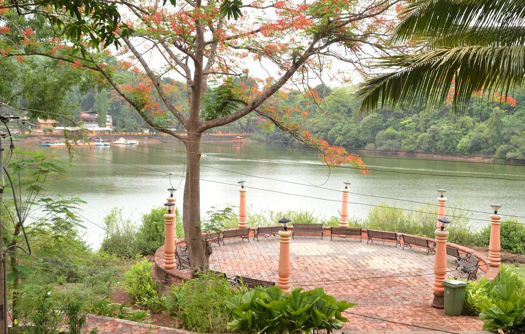 Mayem Lakeview 호텔 Goa 외부 사진