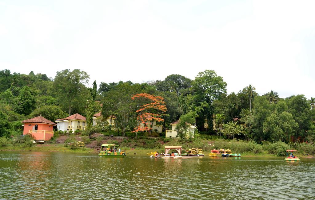 Mayem Lakeview 호텔 Goa 외부 사진