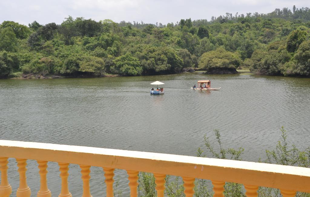 Mayem Lakeview 호텔 Goa 외부 사진