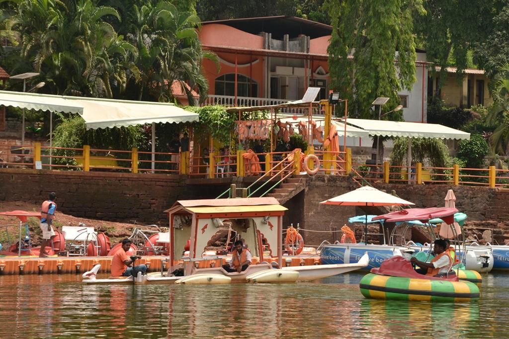 Mayem Lakeview 호텔 Goa 외부 사진