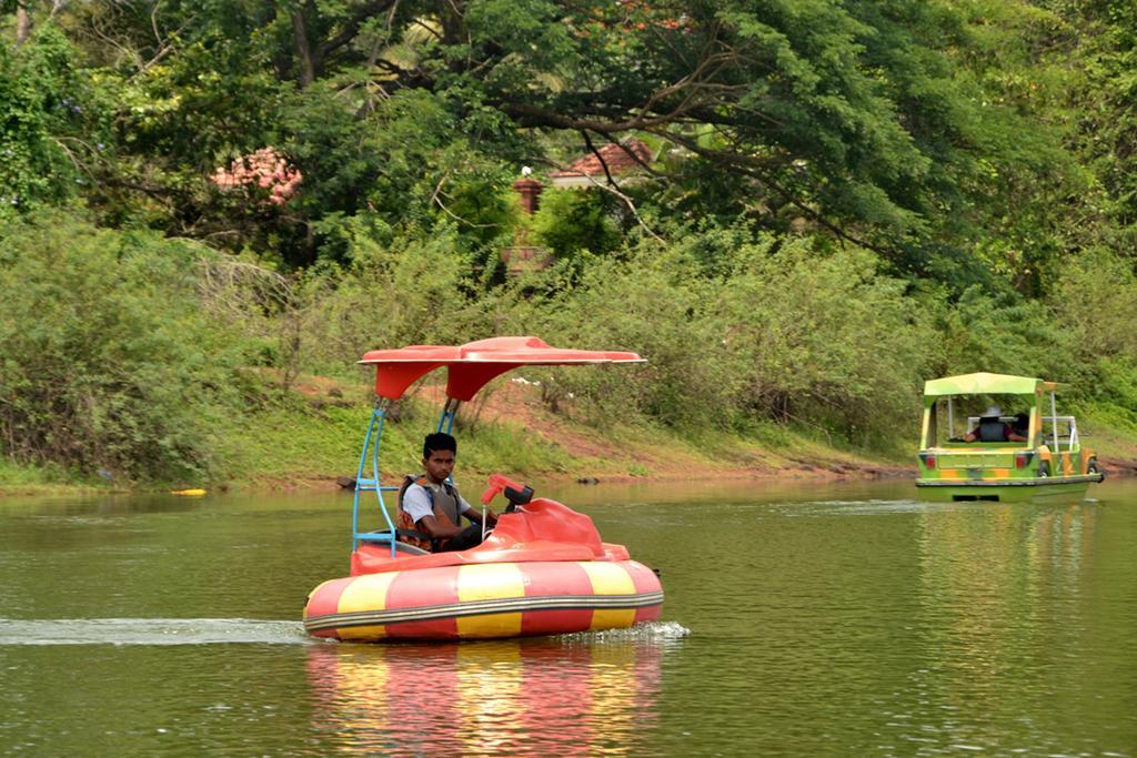 Mayem Lakeview 호텔 Goa 외부 사진